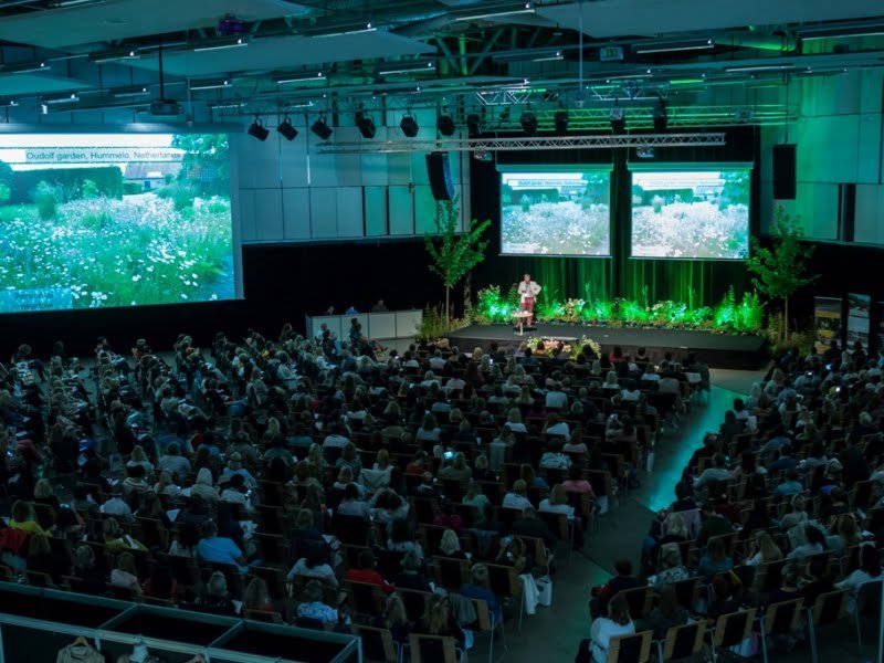 Kadras iš gera energija tvyrančios konferencijos "Garden Style" 2017-aisiais. Nuotr. aut. J.Andužis.