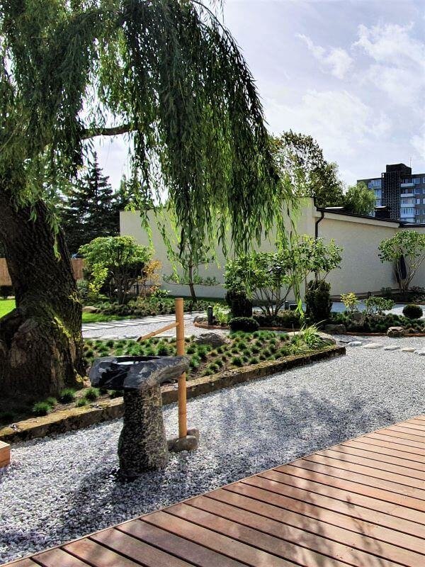 Japoniškas sodas Klaipėdoje, Pedagoginės psichologinės tarnybos kiemelyje. Nuotr. L. Popkytė-Fukumoto