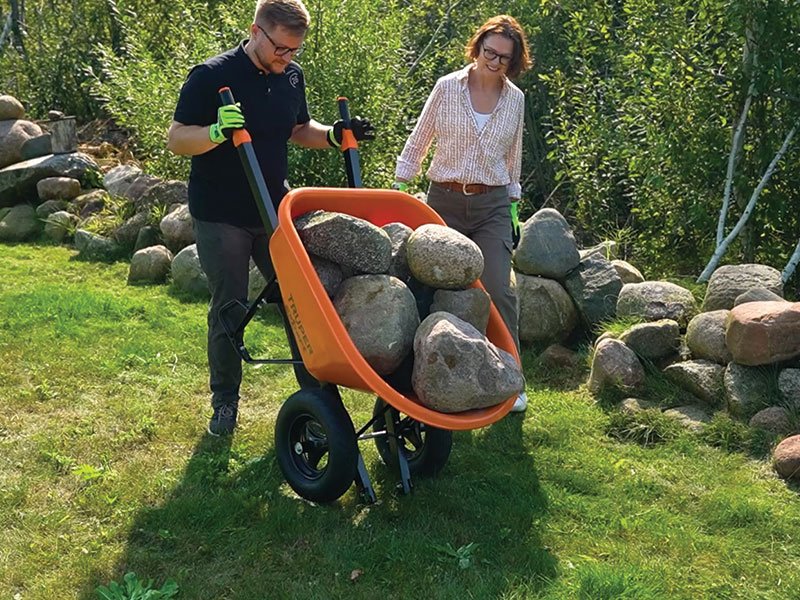 Patogu išversti karučio turinį. Nuotr. Lina Liubertaitė