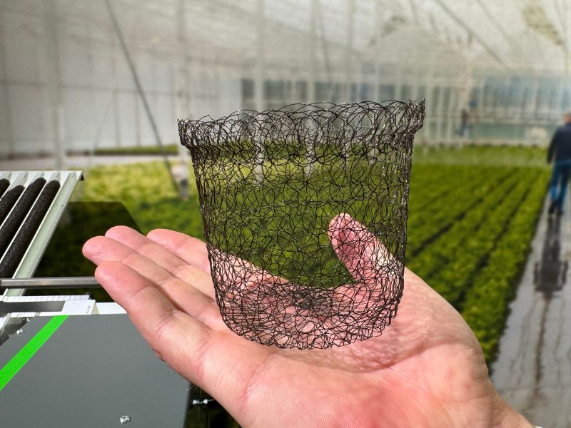 Biopolimeriniai savaime suyrantys vazoneliai