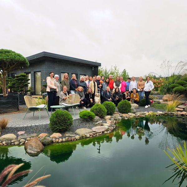 Geltono karučio klubas lanko Prestige Garden studio