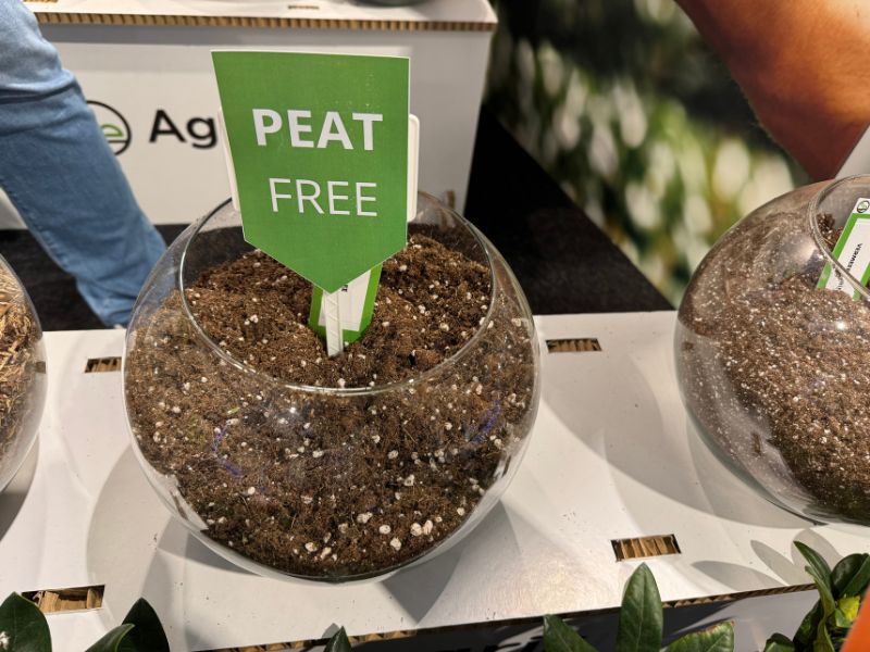 Substrato misinys is medienos drozliu, perlito, kokoso pluosto ir komposto