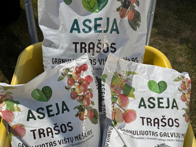 Natūralus maisto medžiagų šaltinis granuliuotas mėšlas sveikesniam daržovių augimui.